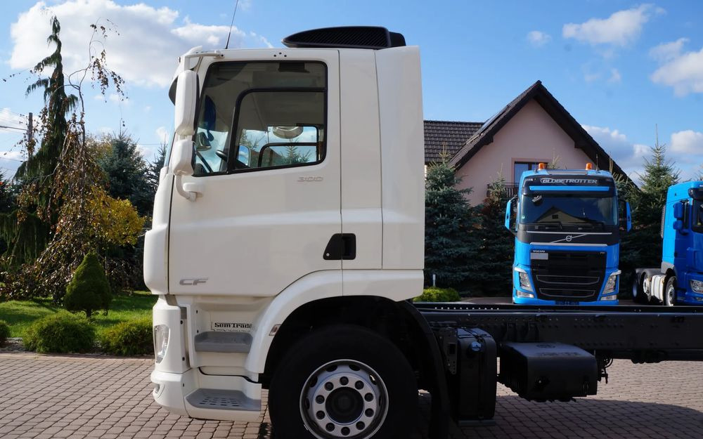DAF CF 300 4X2 18T EURO 6 SILNIK 11L RAMA DO ZABUDOWY 176 TYS KM - Važiuoklės sunkvežimis: foto 5 DAF CF 300 4X2 18T EURO 6 SILNIK 11L RAMA DO ZABUDOWY 176 TYS KM - Važiuoklės sunkvežimis: foto 5