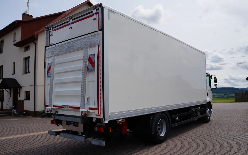 MAN TGM 18.250 / 18.290 EURO 6 KONTENER 19 PALET ŁAD. 9800 KG WINDA - Furgonas sunkvežimis: foto 4 MAN TGM 18.250 / 18.290 EURO 6 KONTENER 19 PALET ŁAD. 9800 KG WINDA - Furgonas sunkvežimis: foto 4