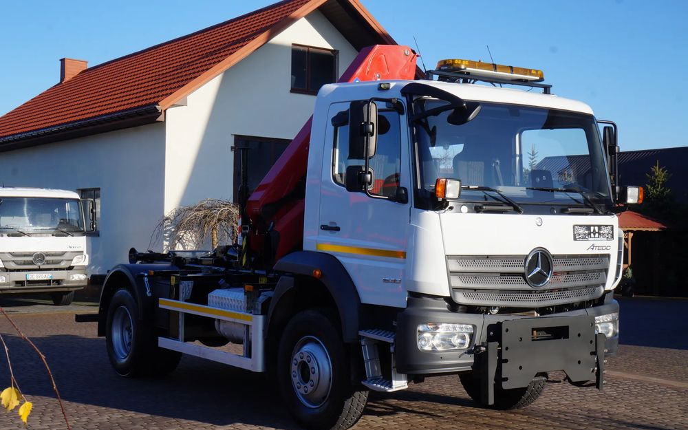 Mercedes-Benz ATEGO 1530 EURO 6 4X4 HAKOWIEC DŹWIG HDS CZOŁOWNICA KOMUNALNY - Hook-lift sunkvežimis, Sunkvežimis su kranu: foto 2 Mercedes-Benz ATEGO 1530 EURO 6 4X4 HAKOWIEC DŹWIG HDS CZOŁOWNICA KOMUNALNY - Hook-lift sunkvežimis, Sunkvežimis su kranu: foto 2