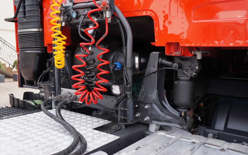 Volvo FH 4 EURO 6 GLOBETROTTER NISKI PRZEBIEG PEŁEN SERWIS - Vilkikas: foto 5 Volvo FH 4 EURO 6 GLOBETROTTER NISKI PRZEBIEG PEŁEN SERWIS - Vilkikas: foto 5