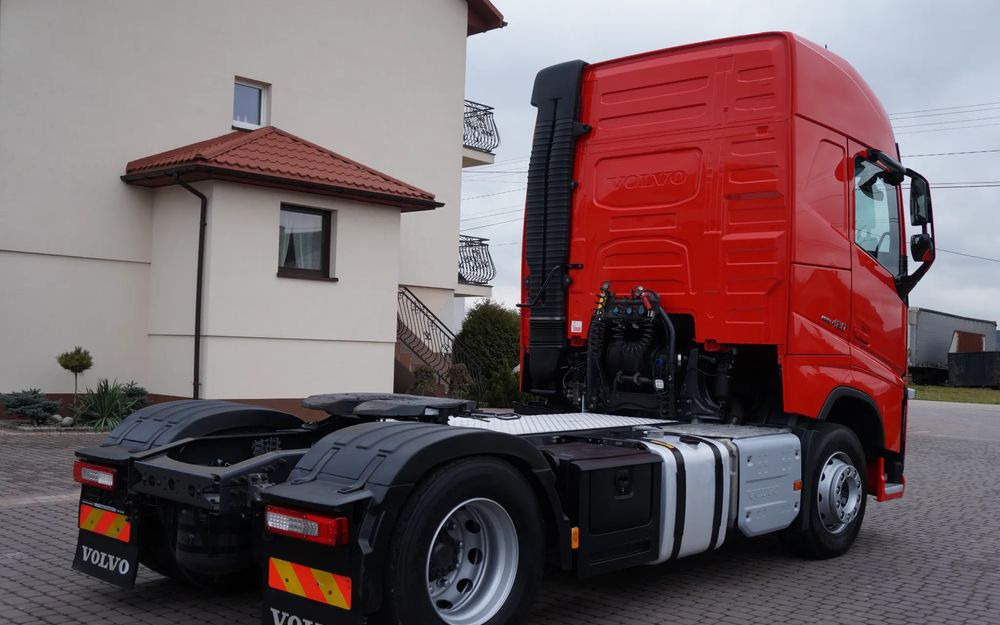 Volvo FH 4 EURO 6 GLOBETROTTER NISKI PRZEBIEG PEŁEN SERWIS - Vilkikas: foto 4 Volvo FH 4 EURO 6 GLOBETROTTER NISKI PRZEBIEG PEŁEN SERWIS - Vilkikas: foto 4