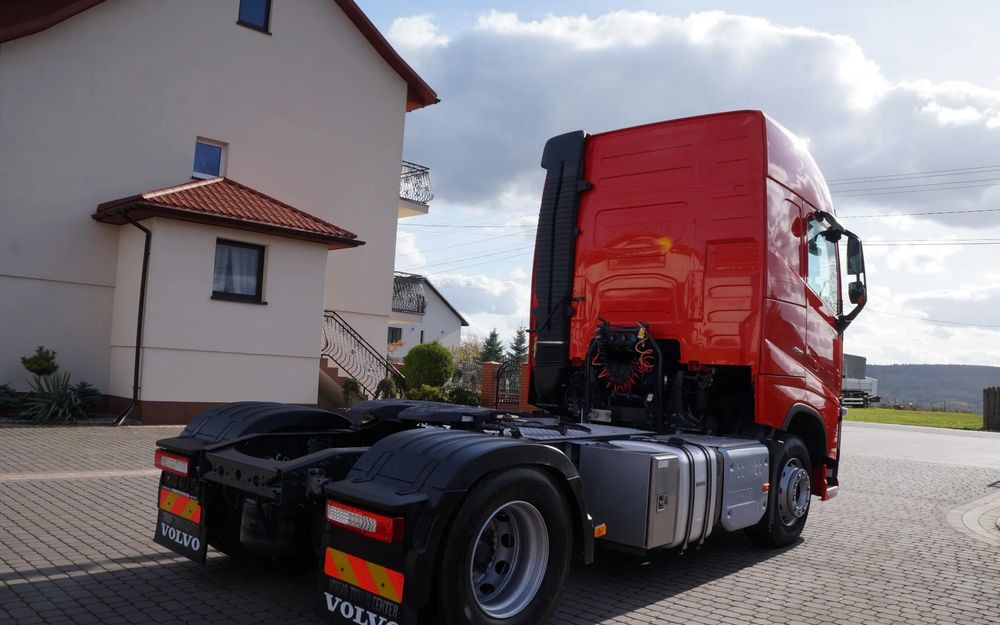 Volvo FH 4 EURO 6 GLOBETROTTER NISKI PRZEBIEG ZŁOTY KONTRAKT - Vilkikas: foto 3 Volvo FH 4 EURO 6 GLOBETROTTER NISKI PRZEBIEG ZŁOTY KONTRAKT - Vilkikas: foto 3
