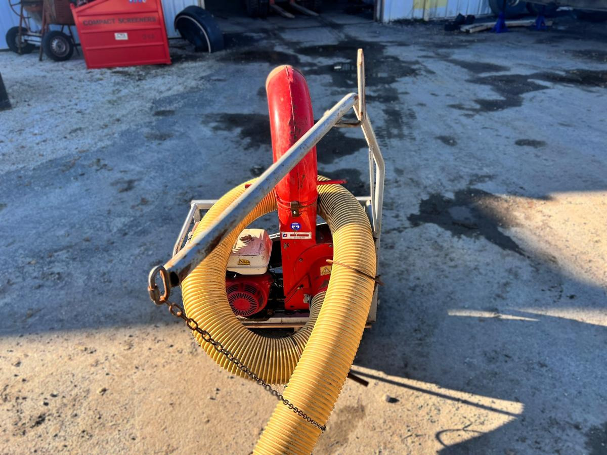 ASPIRATEUR A FEUILLE MOTORISÉ SUR BERCE (NET TVA) - Pramoninis siurblys: foto 2 ASPIRATEUR A FEUILLE MOTORISÉ SUR BERCE (NET TVA) - Pramoninis siurblys: foto 2