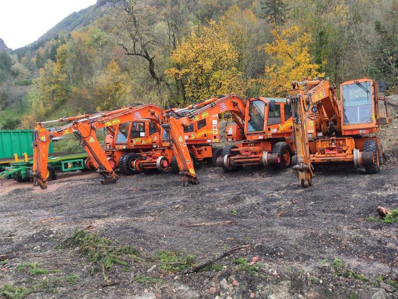 CASE Pelle Rail Route (PRIX POSSIBLE POUR LE LOT) - Ratinis ekskavatorius: foto 1 CASE Pelle Rail Route (PRIX POSSIBLE POUR LE LOT) - Ratinis ekskavatorius: foto 1