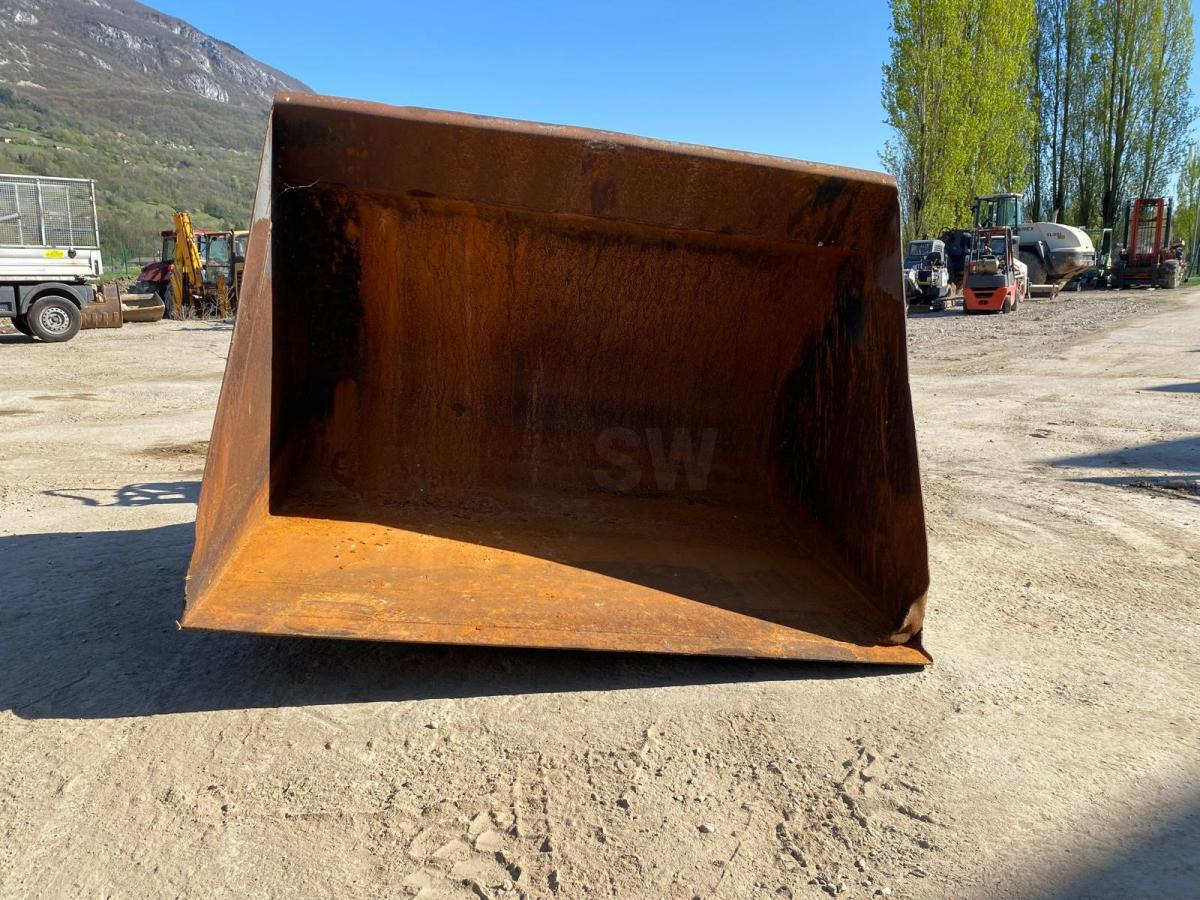 GODET CHARGEUR POUR CHARIOT ELEVATEUR - Krautuvo kaušas: foto 2 GODET CHARGEUR POUR CHARIOT ELEVATEUR - Krautuvo kaušas: foto 2