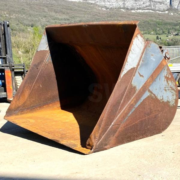 GODET CHARGEUR POUR CHARIOT ELEVATEUR - Krautuvo kaušas: foto 1 GODET CHARGEUR POUR CHARIOT ELEVATEUR - Krautuvo kaušas: foto 1