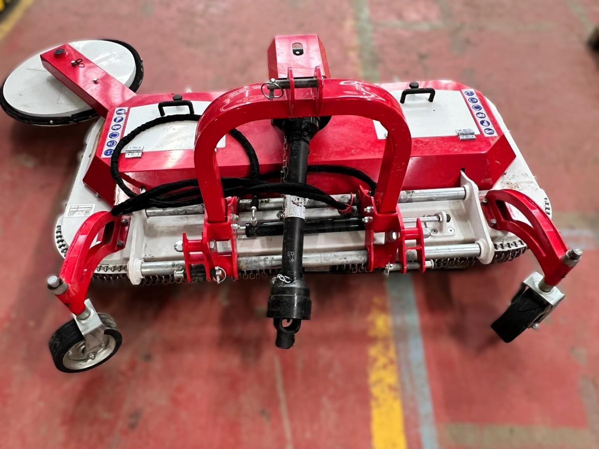 Giemme FMU180 Tondeuse portée attache 3 points pour tracteur - Žolės smulkintuvas: foto 3 Giemme FMU180 Tondeuse portée attache 3 points pour tracteur - Žolės smulkintuvas: foto 3