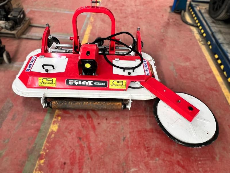 Giemme FMU180 Tondeuse portée attache 3 points pour tracteur - Žolės smulkintuvas: foto 1 Giemme FMU180 Tondeuse portée attache 3 points pour tracteur - Žolės smulkintuvas: foto 1