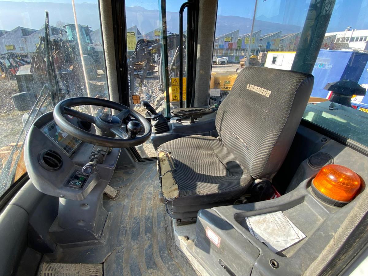 Ratinis krautuvas LIEBHERR Chargeuse L524 10T: foto 8