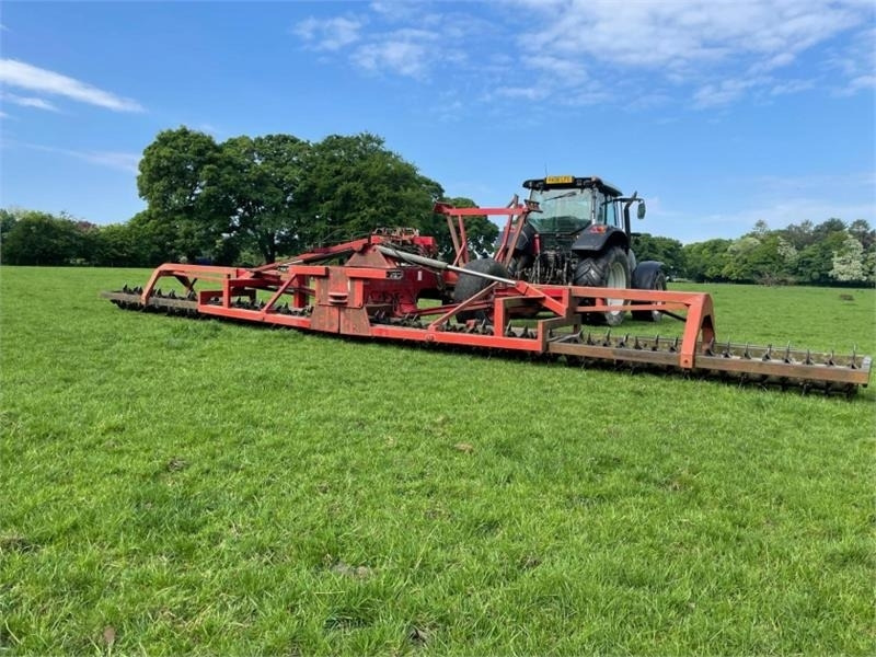 K-Two AE-RO II 9.6 Meter Grassland Aerator - Technika sodui ir daržui: foto 2 K-Two AE-RO II 9.6 Meter Grassland Aerator - Technika sodui ir daržui: foto 2