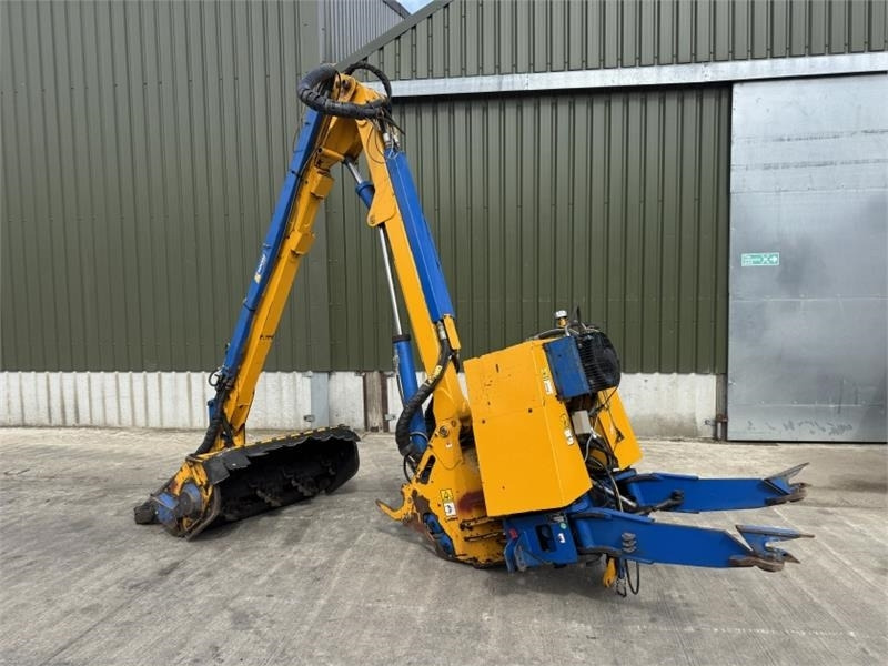 Bomford Turner B81-81T Hedge Cutter - Miško technika: foto 1 Bomford Turner B81-81T Hedge Cutter - Miško technika: foto 1