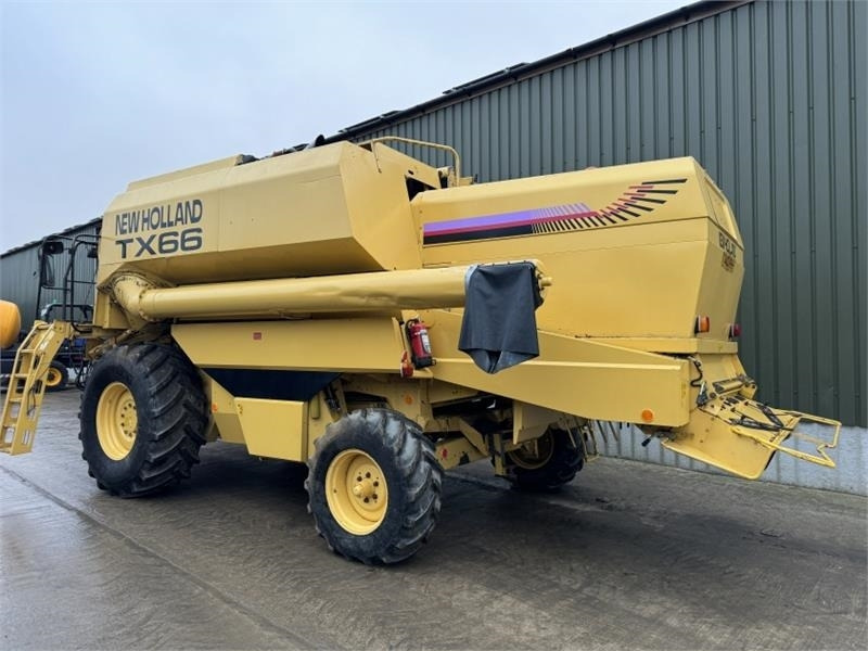New Holland TX66 c/w 20ft Header - Įranga už kombainai: foto 4 New Holland TX66 c/w 20ft Header - Įranga už kombainai: foto 4