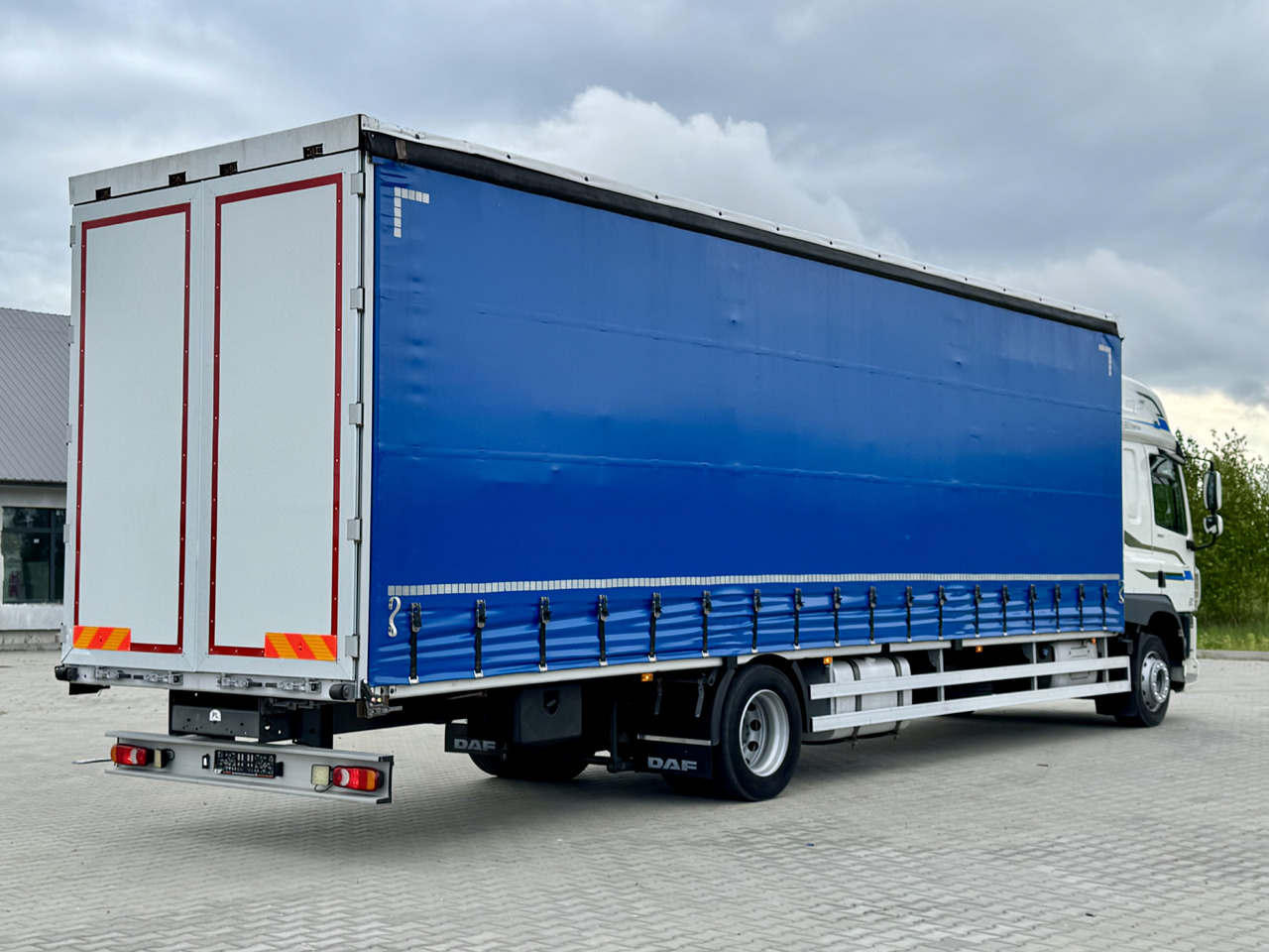 DAF CF 320 / FIRANKA / 24 EUROPALETY / SYPIALKA / AUTOMAT / KLIMA POSTOJOWA / 2017 ROK - Tentinis sunkvežimis: foto 3 DAF CF 320 / FIRANKA / 24 EUROPALETY / SYPIALKA / AUTOMAT / KLIMA POSTOJOWA / 2017 ROK - Tentinis sunkvežimis: foto 3