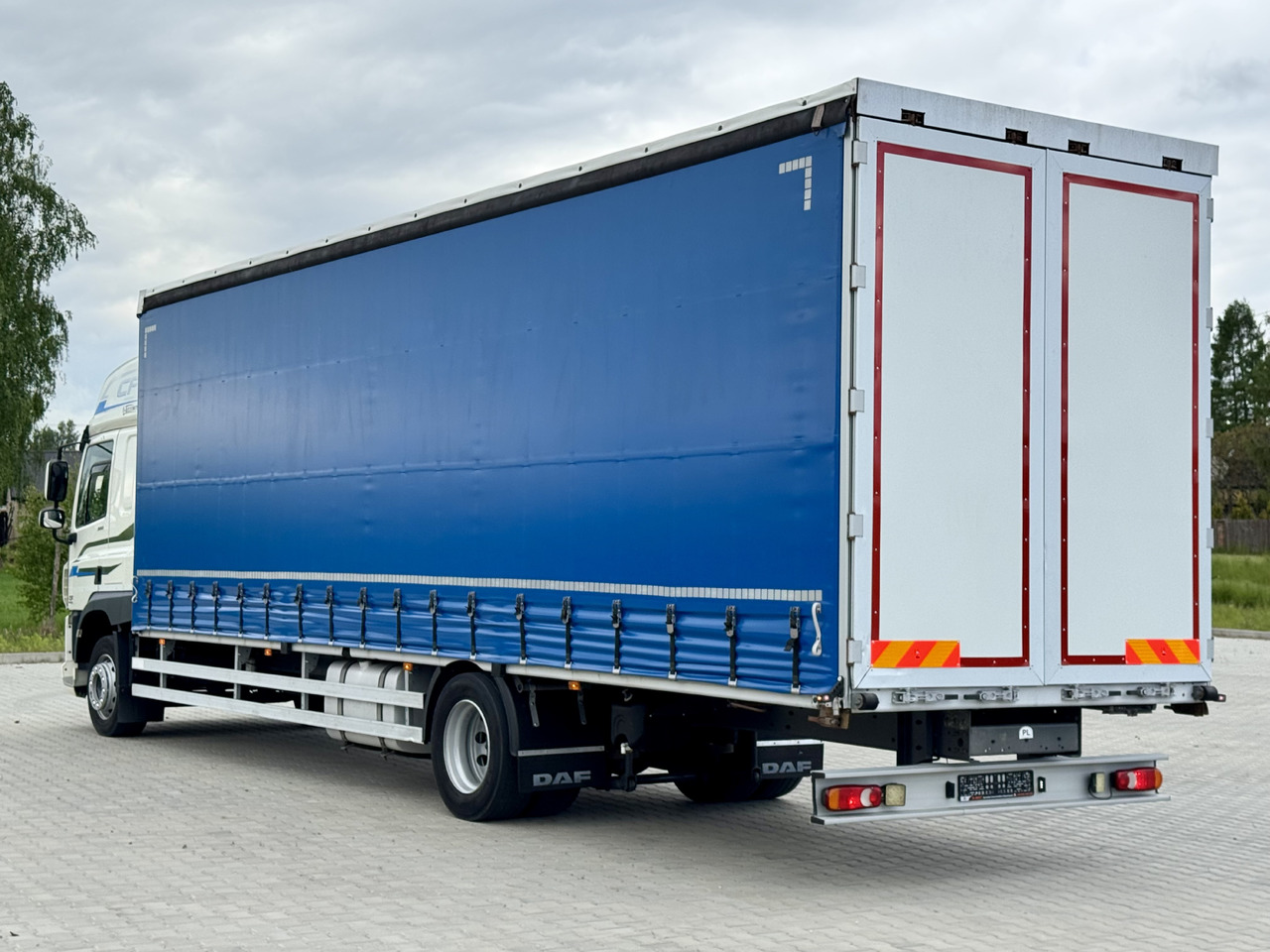DAF CF 320 / FIRANKA / 24 EUROPALETY / SYPIALKA / AUTOMAT / KLIMA POSTOJOWA / 2017 ROK - Tentinis sunkvežimis: foto 4 DAF CF 320 / FIRANKA / 24 EUROPALETY / SYPIALKA / AUTOMAT / KLIMA POSTOJOWA / 2017 ROK - Tentinis sunkvežimis: foto 4