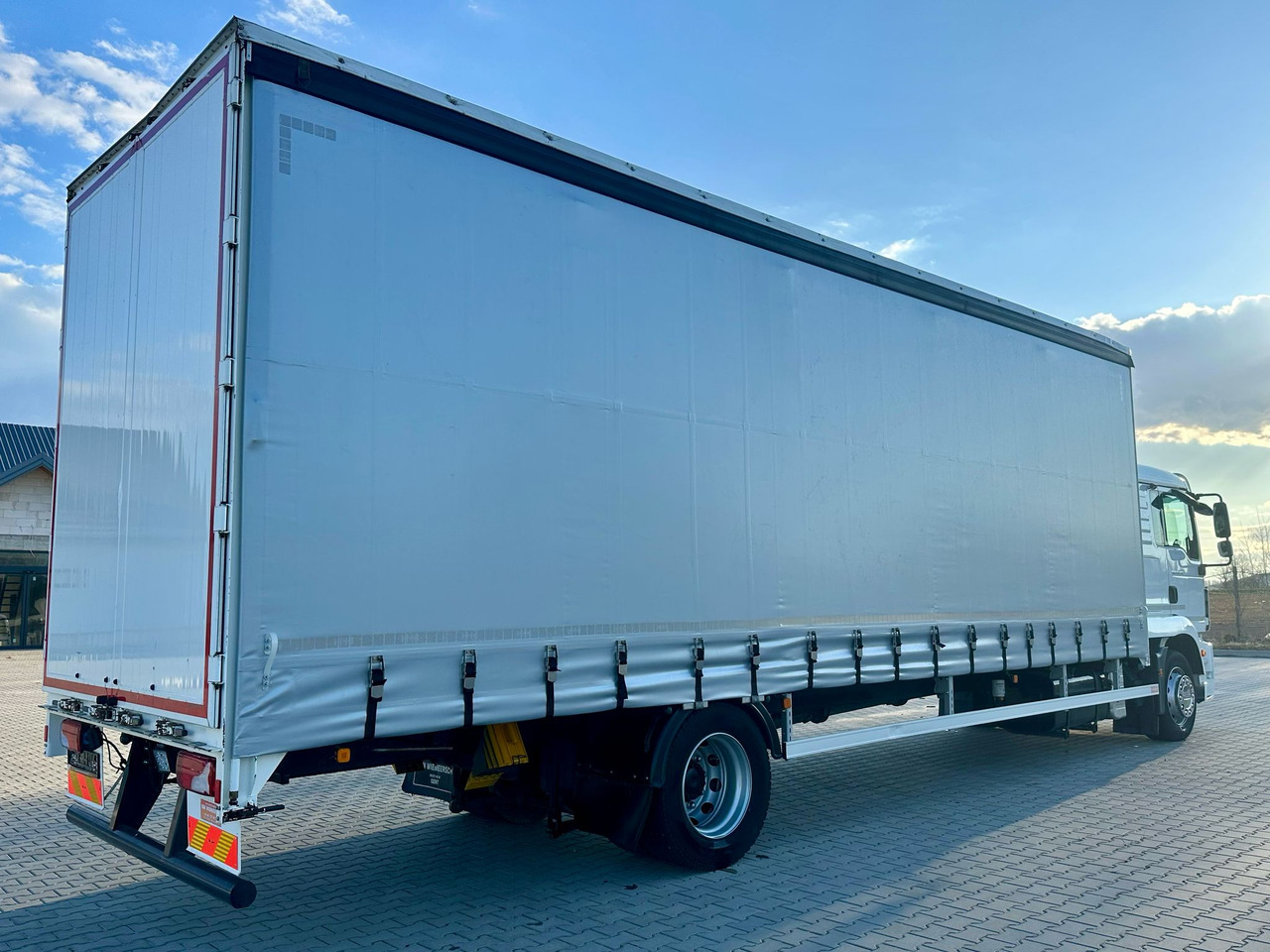 MAN TGM 18.290 / FIRANKA / WINDA / 22 EUROPALETY / AUTOMAT / SYPIALKA / 9 059 KG ŁADOWNOŚCI / NISKI PRZEBIEG / ZSUWANY DACH / EURO 6 - Tentinis sunkvežimis: foto 5 MAN TGM 18.290 / FIRANKA / WINDA / 22 EUROPALETY / AUTOMAT / SYPIALKA / 9 059 KG ŁADOWNOŚCI / NISKI PRZEBIEG / ZSUWANY DACH / EURO 6 - Tentinis sunkvežimis: foto 5