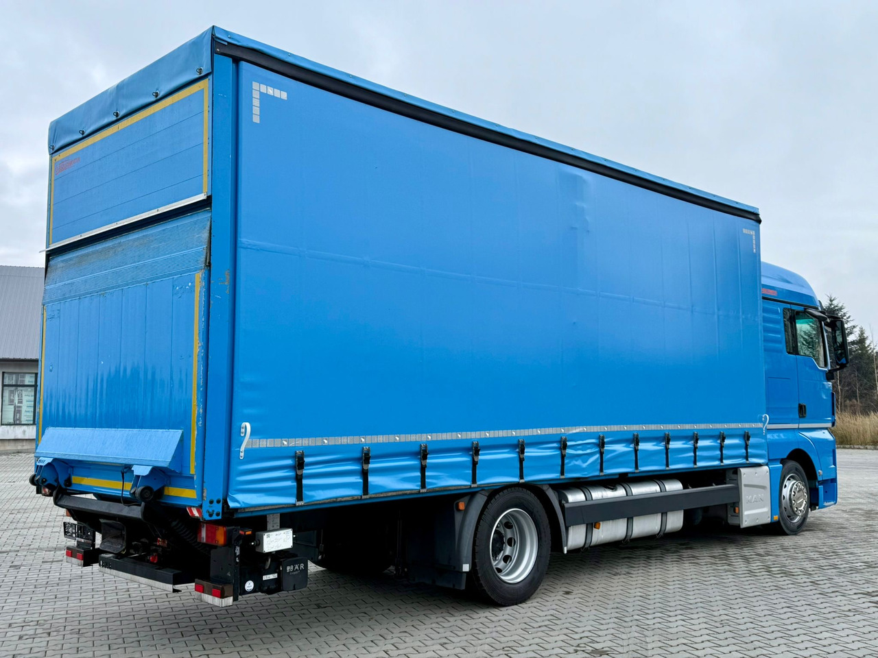 MAN TGX 18.360 / FIRANKA / WINDA / AUTOMAT / NOWE OPONY / EURO 6 / SYPIALKA / SPROWADZONY - Tentinis sunkvežimis: foto 5 MAN TGX 18.360 / FIRANKA / WINDA / AUTOMAT / NOWE OPONY / EURO 6 / SYPIALKA / SPROWADZONY - Tentinis sunkvežimis: foto 5
