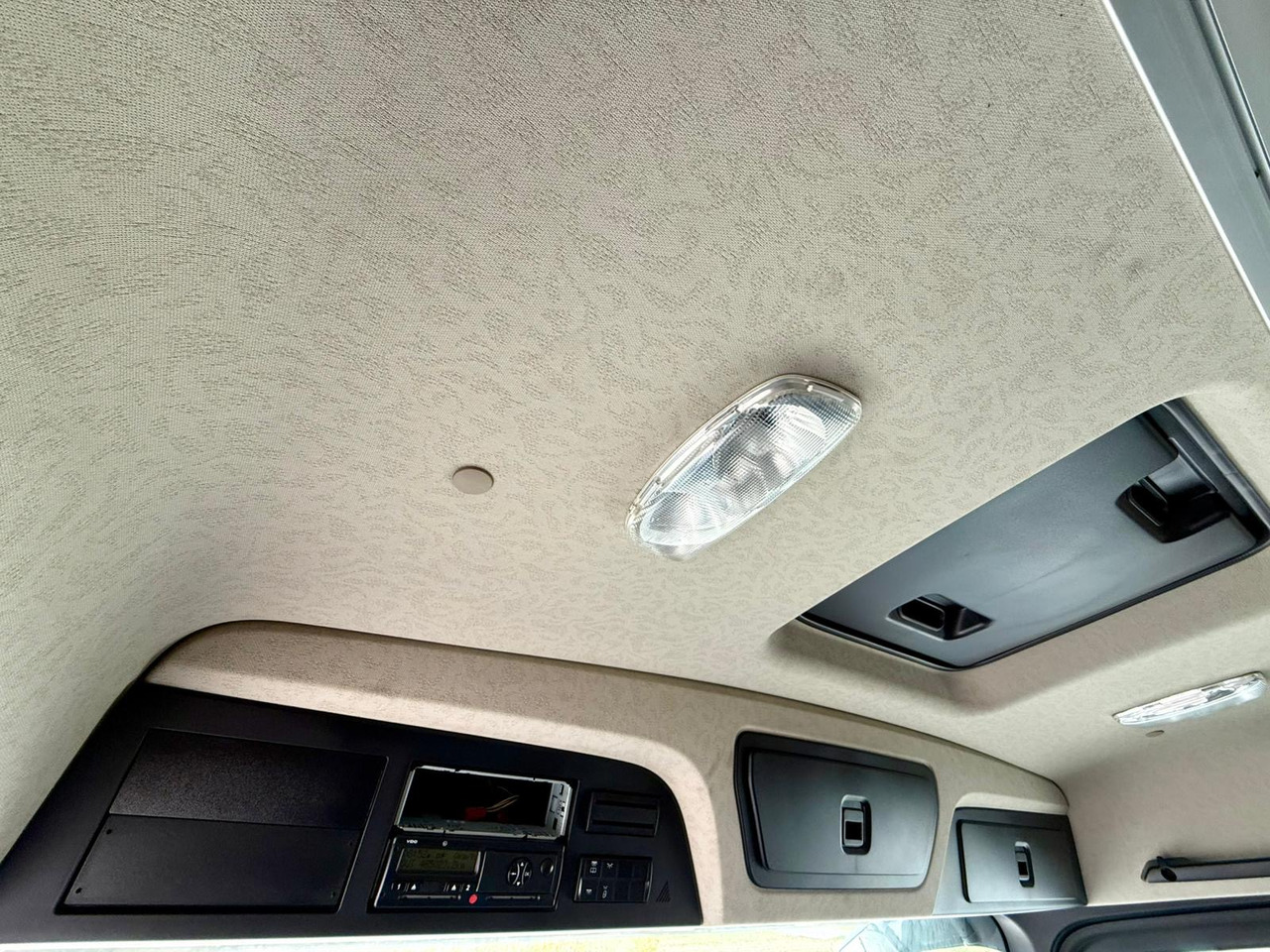 Refrižeratorius sunkvežimis MERCEDES-BENZ ACTROS 1836 / CHŁODNIA / WINDA / 18 PALET / SILNIK 10677 cm3 / CARRIER / SYPIALKA / AUTOMAT / 2018 ROK: foto 18 Refrižeratorius sunkvežimis MERCEDES-BENZ ACTROS 1836 / CHŁODNIA / WINDA / 18 PALET / SILNIK 10677 cm3 / CARRIER / SYPIALKA / AUTOMAT / 2018 ROK: foto 18