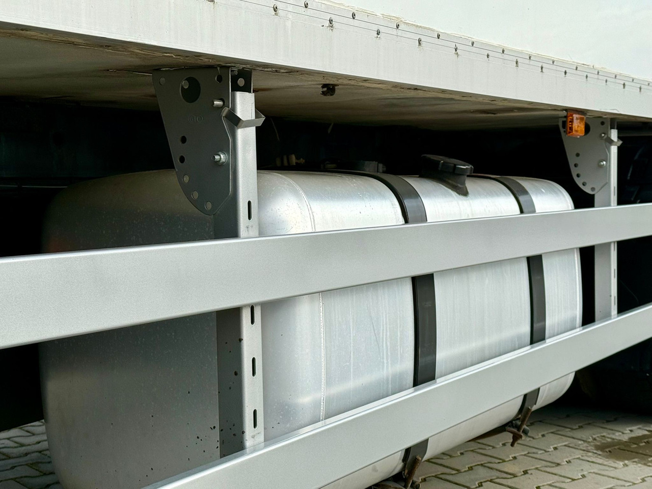 Refrižeratorius sunkvežimis MERCEDES-BENZ ACTROS 1836 / CHŁODNIA / WINDA / 18 PALET / SILNIK 10677 cm3 / CARRIER / SYPIALKA / AUTOMAT / 2018 ROK: foto 9 Refrižeratorius sunkvežimis MERCEDES-BENZ ACTROS 1836 / CHŁODNIA / WINDA / 18 PALET / SILNIK 10677 cm3 / CARRIER / SYPIALKA / AUTOMAT / 2018 ROK: foto 9