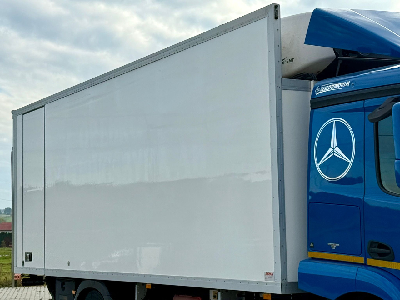 Refrižeratorius sunkvežimis MERCEDES-BENZ ACTROS 1836 / CHŁODNIA / WINDA / 18 PALET / SILNIK 10677 cm3 / CARRIER / SYPIALKA / AUTOMAT / 2018 ROK: foto 10 Refrižeratorius sunkvežimis MERCEDES-BENZ ACTROS 1836 / CHŁODNIA / WINDA / 18 PALET / SILNIK 10677 cm3 / CARRIER / SYPIALKA / AUTOMAT / 2018 ROK: foto 10