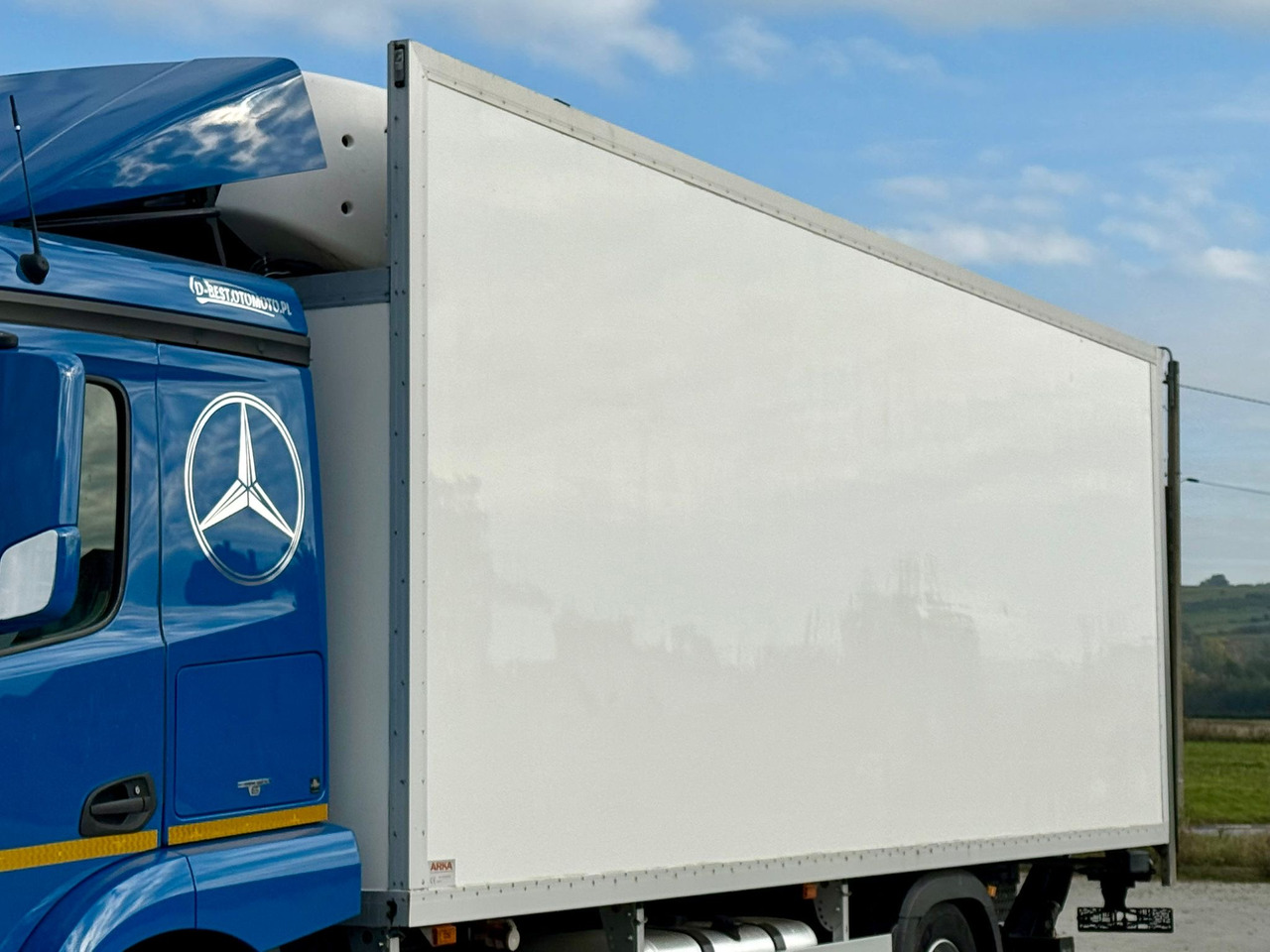 Refrižeratorius sunkvežimis MERCEDES-BENZ ACTROS 1836 / CHŁODNIA / WINDA / 18 PALET / SILNIK 10677 cm3 / CARRIER / SYPIALKA / AUTOMAT / 2018 ROK: foto 11 Refrižeratorius sunkvežimis MERCEDES-BENZ ACTROS 1836 / CHŁODNIA / WINDA / 18 PALET / SILNIK 10677 cm3 / CARRIER / SYPIALKA / AUTOMAT / 2018 ROK: foto 11