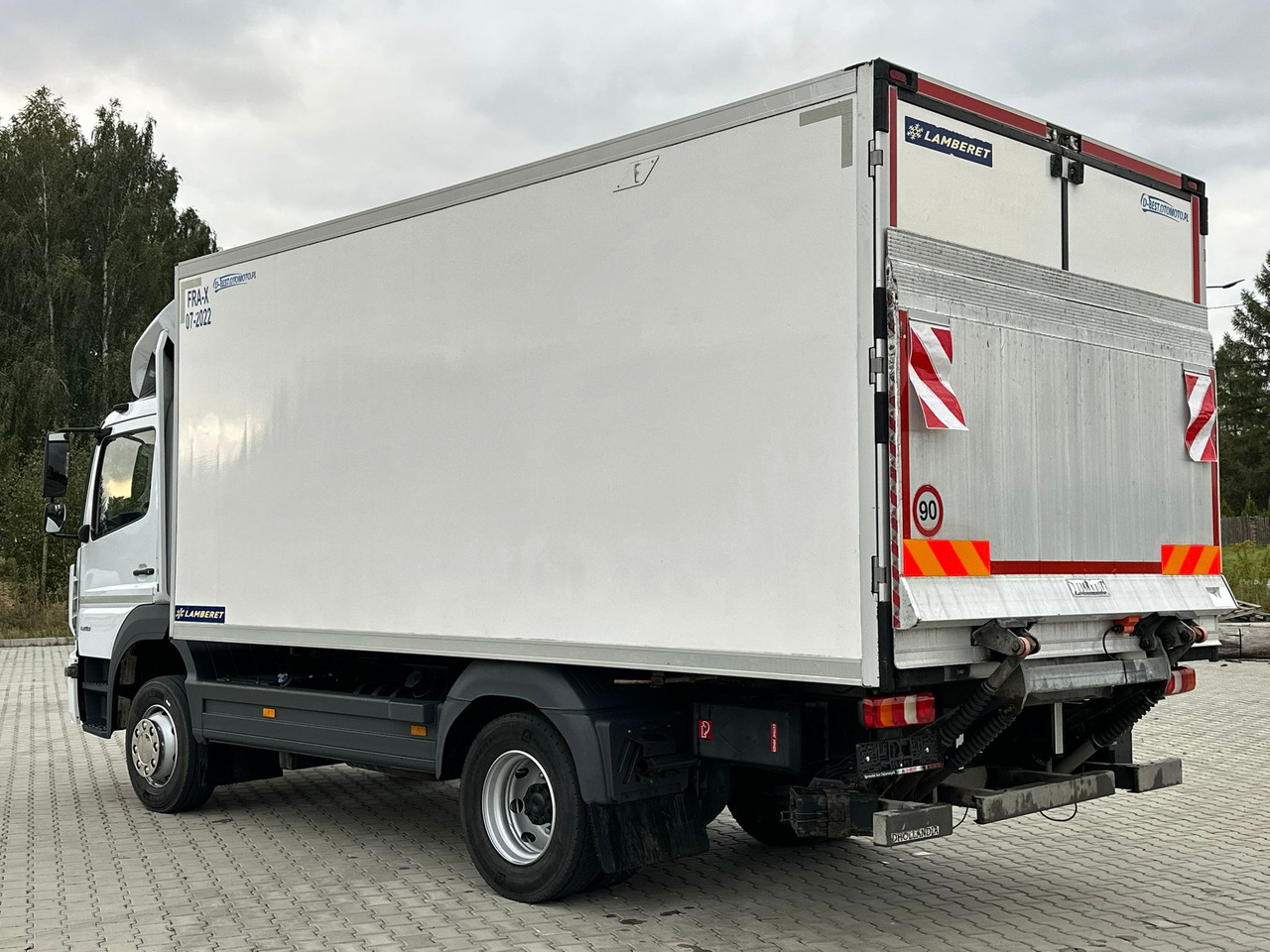 MERCEDES-BENZ ATEGO 1218 / CHŁODNIA / WINDA / 12 PALET / 5.10 M DŁUGOŚCI / AUTOMAT / LAMBERET / 5090 KG ŁADOWNOŚCI - Refrižeratorius sunkvežimis: foto 3 MERCEDES-BENZ ATEGO 1218 / CHŁODNIA / WINDA / 12 PALET / 5.10 M DŁUGOŚCI / AUTOMAT / LAMBERET / 5090 KG ŁADOWNOŚCI - Refrižeratorius sunkvežimis: foto 3