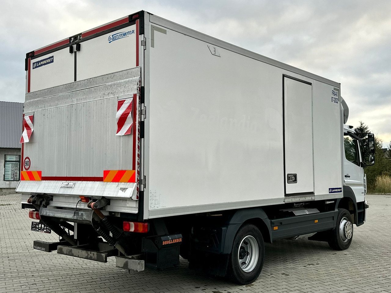 MERCEDES-BENZ ATEGO 1218 / CHŁODNIA / WINDA / 12 PALET / 5.10 M DŁUGOŚCI / AUTOMAT / LAMBERET / 5090 KG ŁADOWNOŚCI - Refrižeratorius sunkvežimis: foto 4 MERCEDES-BENZ ATEGO 1218 / CHŁODNIA / WINDA / 12 PALET / 5.10 M DŁUGOŚCI / AUTOMAT / LAMBERET / 5090 KG ŁADOWNOŚCI - Refrižeratorius sunkvežimis: foto 4