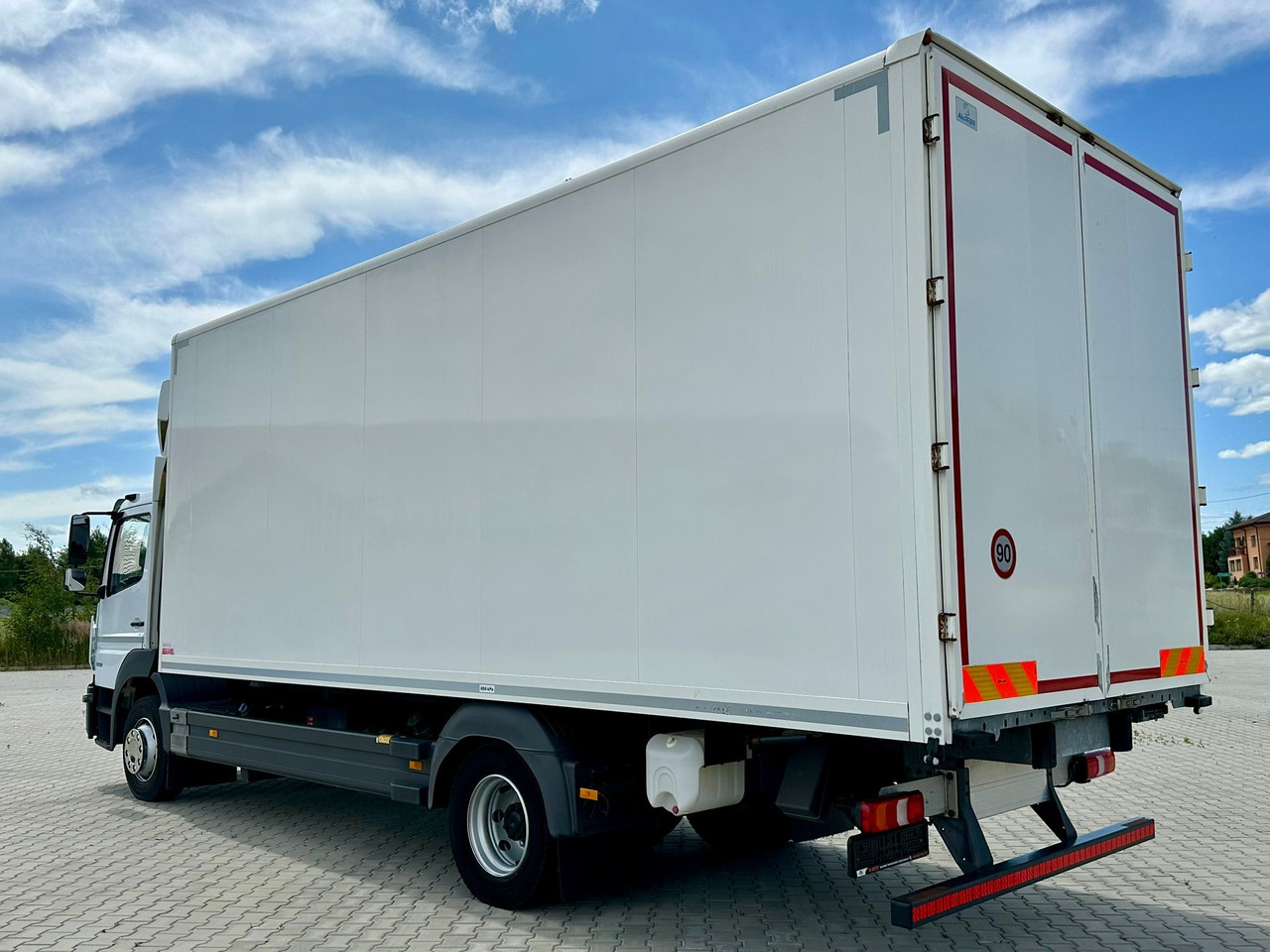 MERCEDES-BENZ ATEGO / 1221 / IZOTERMA / KONTENER / AUTOMAT / 230 TYS KM / 17 EUROPALET / 6.8 M DŁUGOŚCI / 2019 ROK - Izoterminis sunkvežimis: foto 4 MERCEDES-BENZ ATEGO / 1221 / IZOTERMA / KONTENER / AUTOMAT / 230 TYS KM / 17 EUROPALET / 6.8 M DŁUGOŚCI / 2019 ROK - Izoterminis sunkvežimis: foto 4