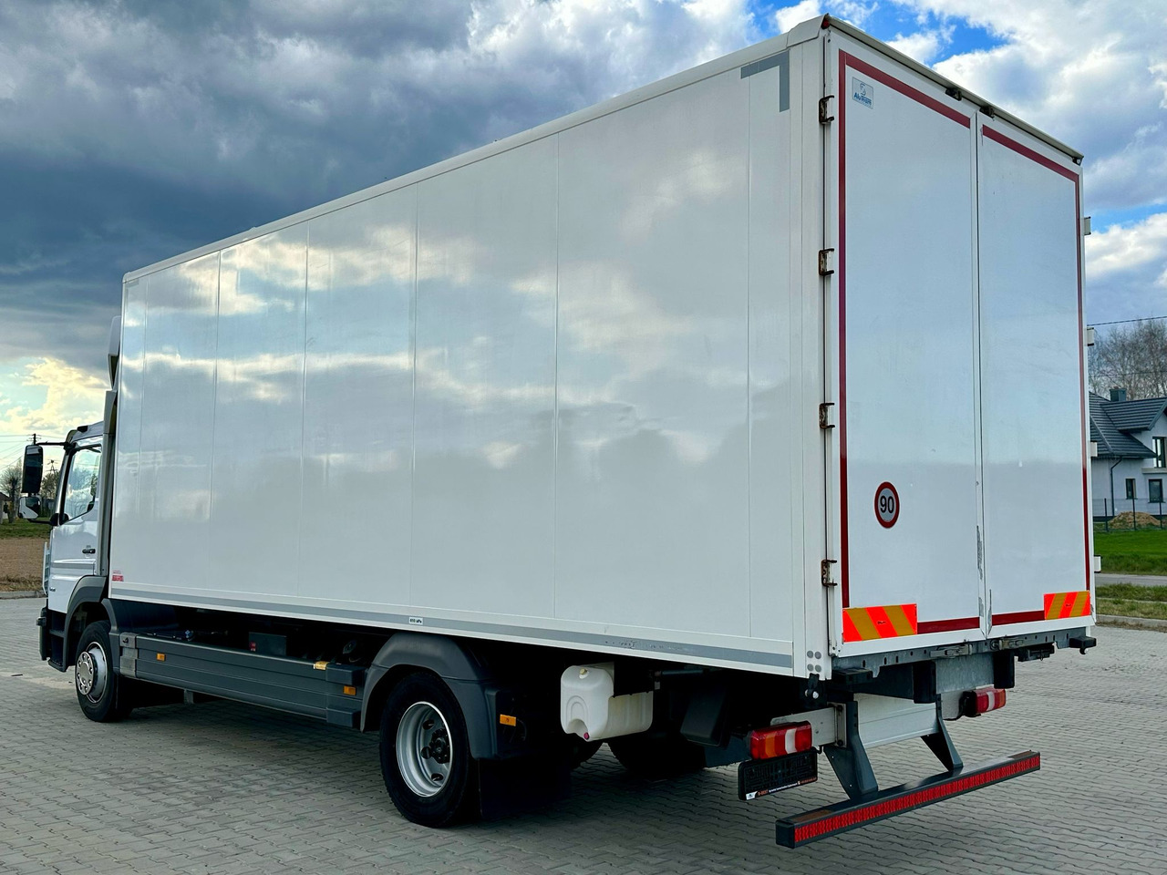 MERCEDES-BENZ ATEGO / 1221 / IZOTERMA / KONTENER / AUTOMAT / 230 TYS KM / 17 EUROPALET / 6.8 M DŁUGOŚCI / 2019 ROK - Izoterminis sunkvežimis: foto 3 MERCEDES-BENZ ATEGO / 1221 / IZOTERMA / KONTENER / AUTOMAT / 230 TYS KM / 17 EUROPALET / 6.8 M DŁUGOŚCI / 2019 ROK - Izoterminis sunkvežimis: foto 3