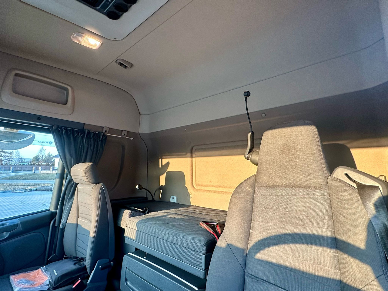 Izoterminis sunkvežimis SCANIA G360 / IZOTERMA / 6.8 M DŁUGOŚCI / AUTOMAT / CAŁA NA PODUSZKACH / KLIMA POSTOJOWA / ELEKTRYCZNA ROLETA TYŁ / SYPIALKA: foto 18
