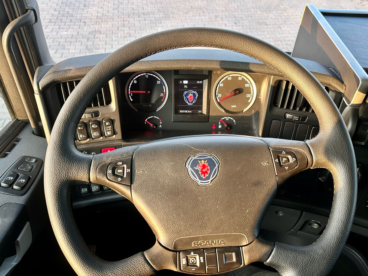 Izoterminis sunkvežimis SCANIA G360 / IZOTERMA / 6.8 M DŁUGOŚCI / AUTOMAT / CAŁA NA PODUSZKACH / KLIMA POSTOJOWA / ELEKTRYCZNA ROLETA TYŁ / SYPIALKA: foto 20
