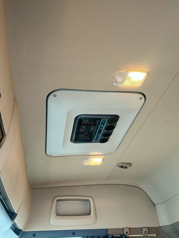 Izoterminis sunkvežimis SCANIA G360 / IZOTERMA / 6.8 M DŁUGOŚCI / AUTOMAT / CAŁA NA PODUSZKACH / KLIMA POSTOJOWA / ELEKTRYCZNA ROLETA TYŁ / SYPIALKA: foto 21
