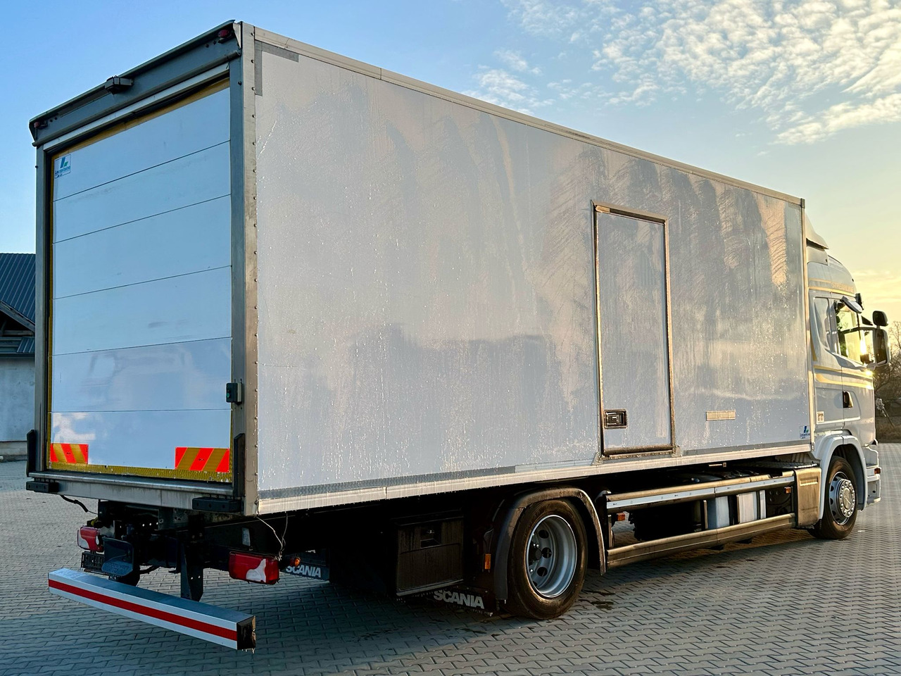 SCANIA G360 / IZOTERMA / 6.8 M DŁUGOŚCI / AUTOMAT / CAŁA NA PODUSZKACH / KLIMA POSTOJOWA / ELEKTRYCZNA ROLETA TYŁ / SYPIALKA - Izoterminis sunkvežimis: foto 3 SCANIA G360 / IZOTERMA / 6.8 M DŁUGOŚCI / AUTOMAT / CAŁA NA PODUSZKACH / KLIMA POSTOJOWA / ELEKTRYCZNA ROLETA TYŁ / SYPIALKA - Izoterminis sunkvežimis: foto 3