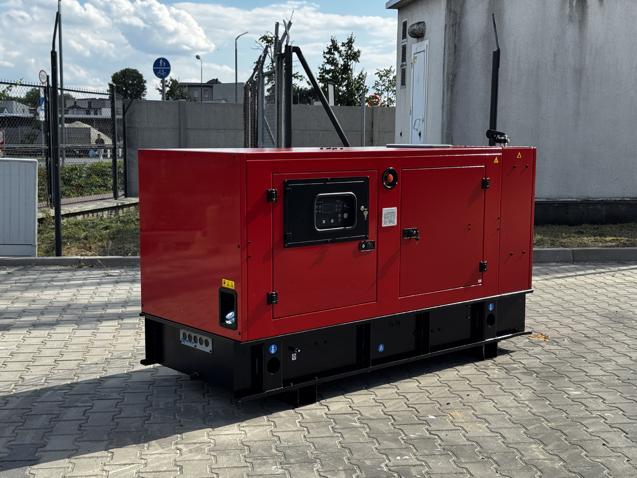 IVECO 80 kVA / 65 kW - Elektrinis generatorius: foto 2 IVECO 80 kVA / 65 kW - Elektrinis generatorius: foto 2