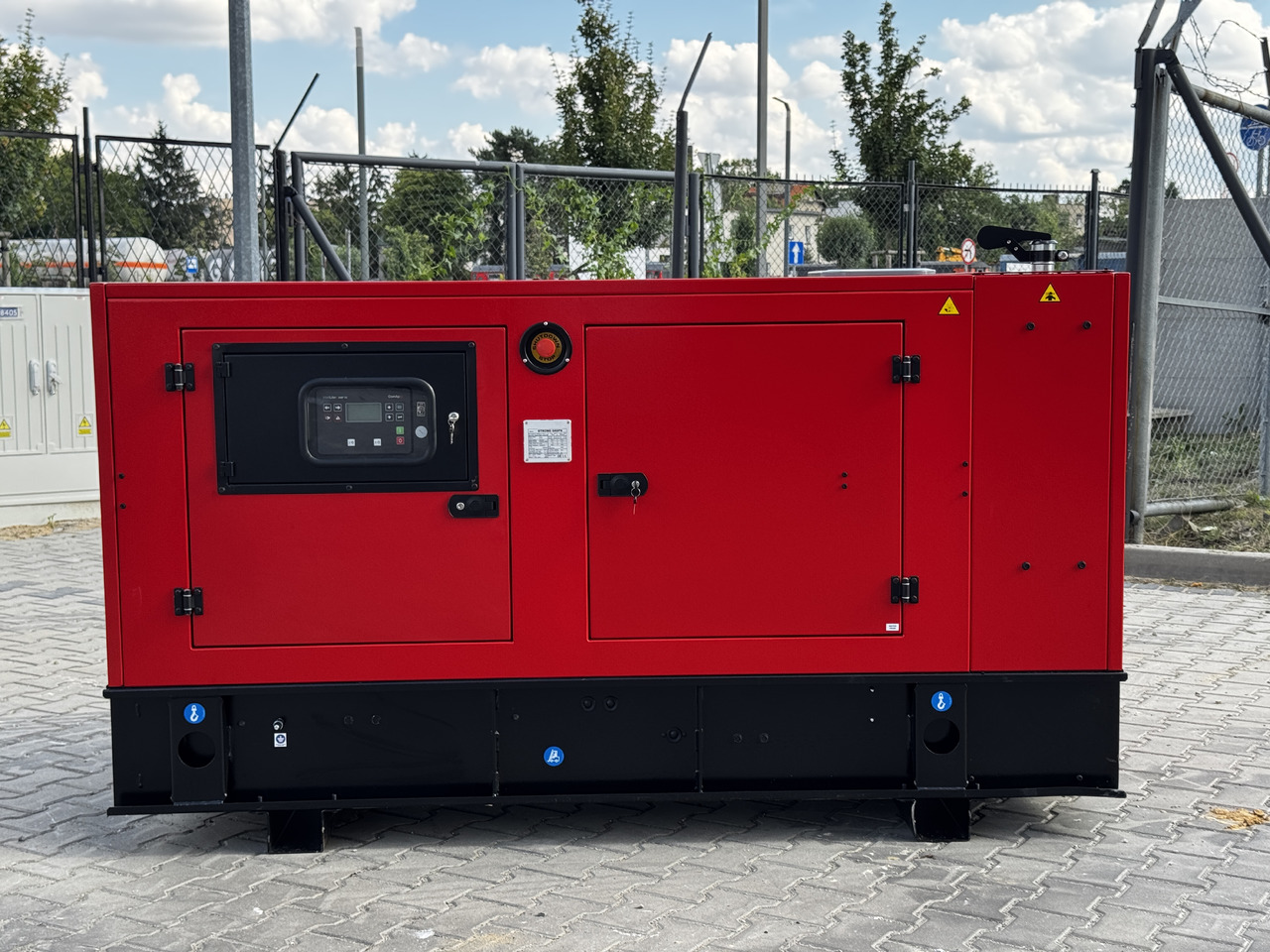 IVECO 80 kVA / 65 kW - Elektrinis generatorius: foto 1 IVECO 80 kVA / 65 kW - Elektrinis generatorius: foto 1