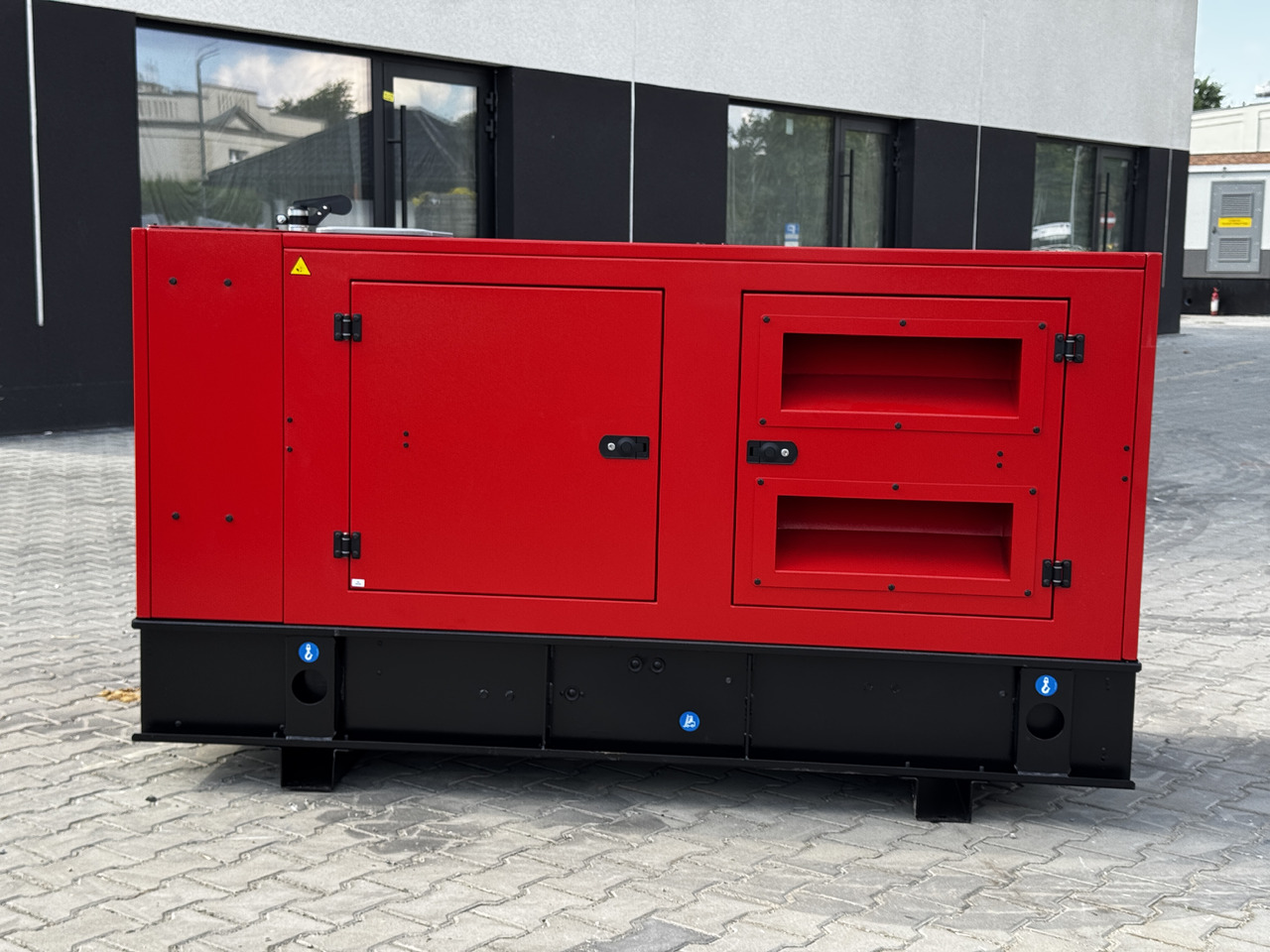 IVECO 80 kVA / 65 kW - Elektrinis generatorius: foto 4 IVECO 80 kVA / 65 kW - Elektrinis generatorius: foto 4