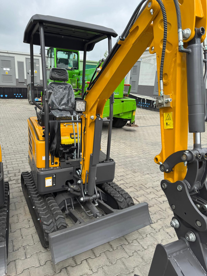 KUBOTA Diesel Mini excavator 1.8 Ton - Mini excavator MB 18 - SH - Mini ekskavatorius: foto 1 KUBOTA Diesel Mini excavator 1.8 Ton - Mini excavator MB 18 - SH - Mini ekskavatorius: foto 1