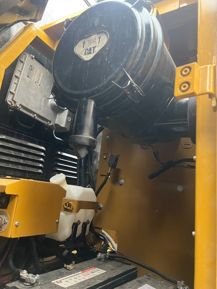 Vikšrinis ekskavatorius CAT 320 D: foto 7