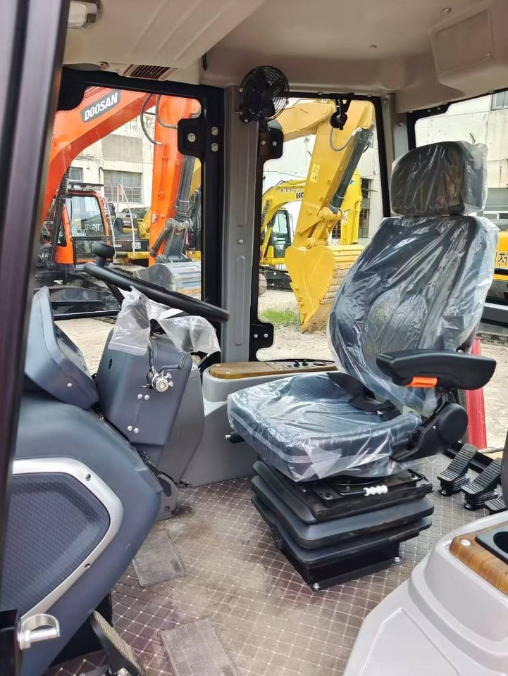 CAT 420 F 100% brand new machine - Ekskavatorius-krautuvas: foto 2 CAT 420 F 100% brand new machine - Ekskavatorius-krautuvas: foto 2