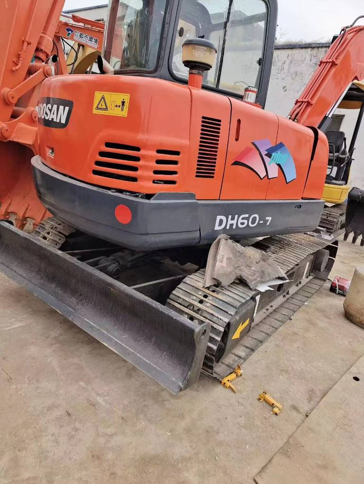 Doosan DH 60-7 - Mini ekskavatorius: foto 4 Doosan DH 60-7 - Mini ekskavatorius: foto 4
