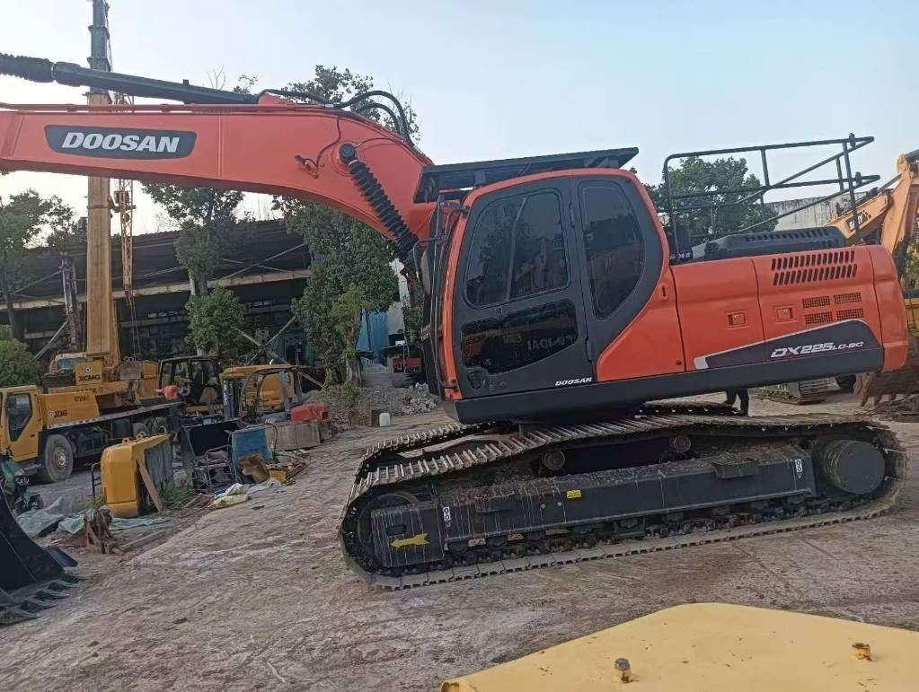 Doosan DX 225 - Ratinis krautuvas: foto 2 Doosan DX 225 - Ratinis krautuvas: foto 2