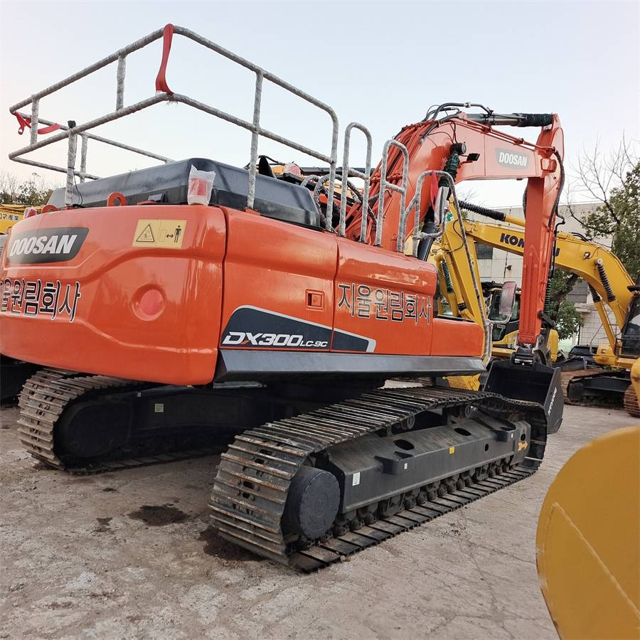 Doosan DX 300 LC - Vikšrinis ekskavatorius: foto 1 Doosan DX 300 LC - Vikšrinis ekskavatorius: foto 1