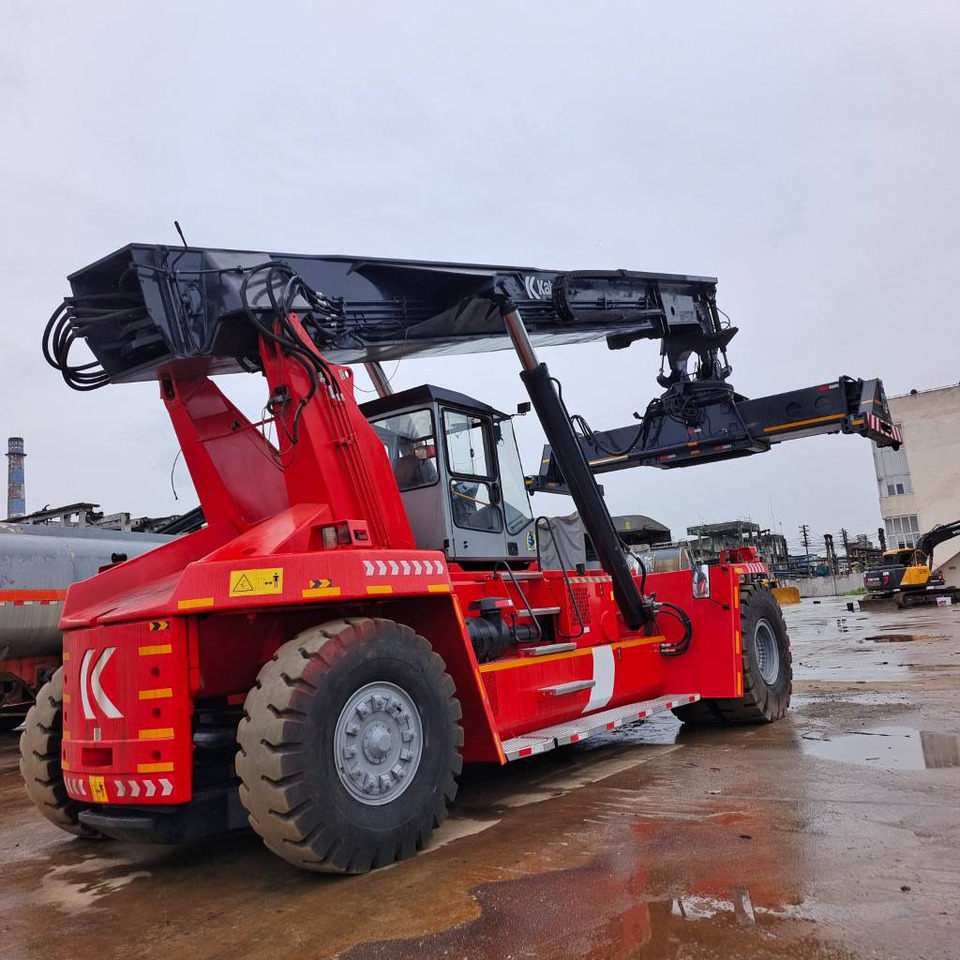 Kalmar DRF 450 - Stelažų krautuvas: foto 5 Kalmar DRF 450 - Stelažų krautuvas: foto 5