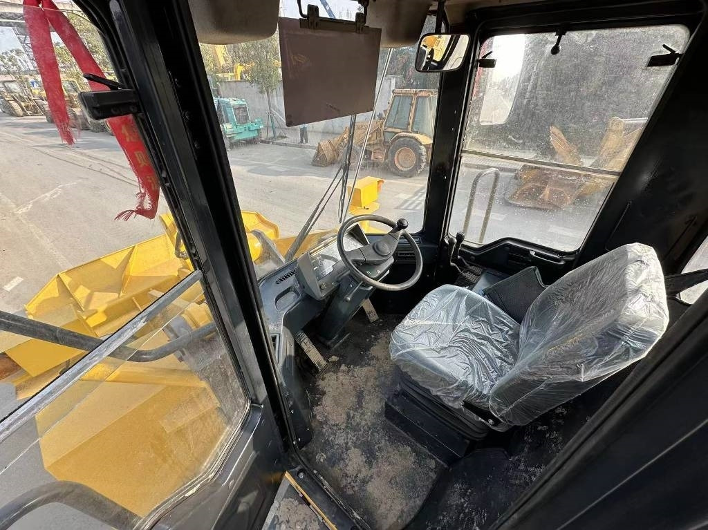 Komatsu WA 380 - Ratinis krautuvas: foto 3 Komatsu WA 380 - Ratinis krautuvas: foto 3