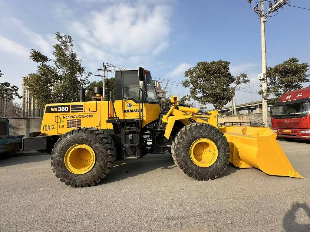 Komatsu WA 380 - Ratinis krautuvas: foto 1 Komatsu WA 380 - Ratinis krautuvas: foto 1