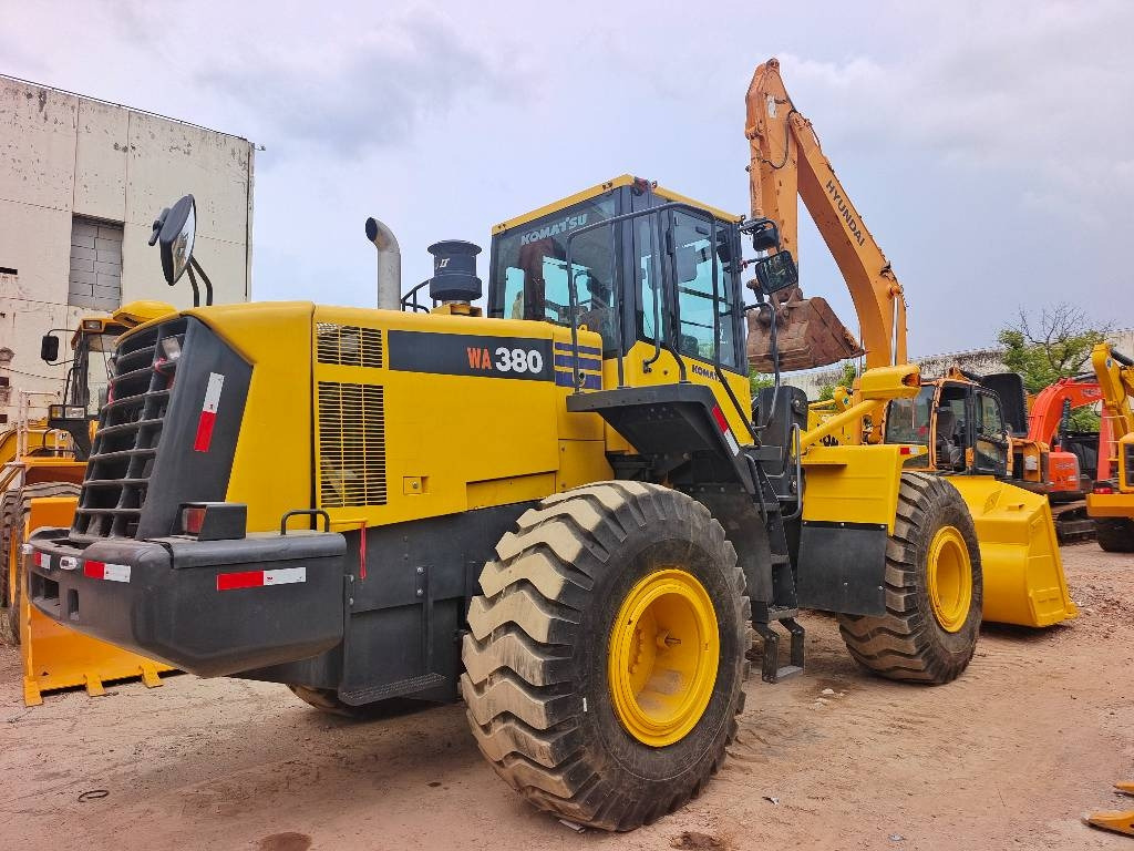 Komatsu WA 380 - Vikšrinis ekskavatorius: foto 1 Komatsu WA 380 - Vikšrinis ekskavatorius: foto 1