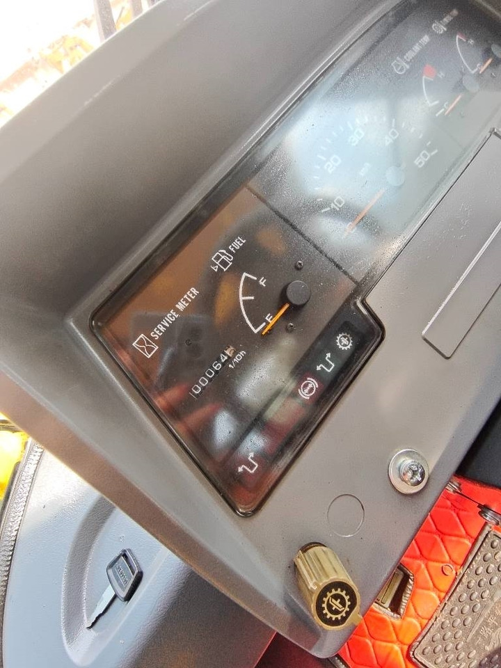 Komatsu WA 470-3 - Ratinis krautuvas: foto 5 Komatsu WA 470-3 - Ratinis krautuvas: foto 5