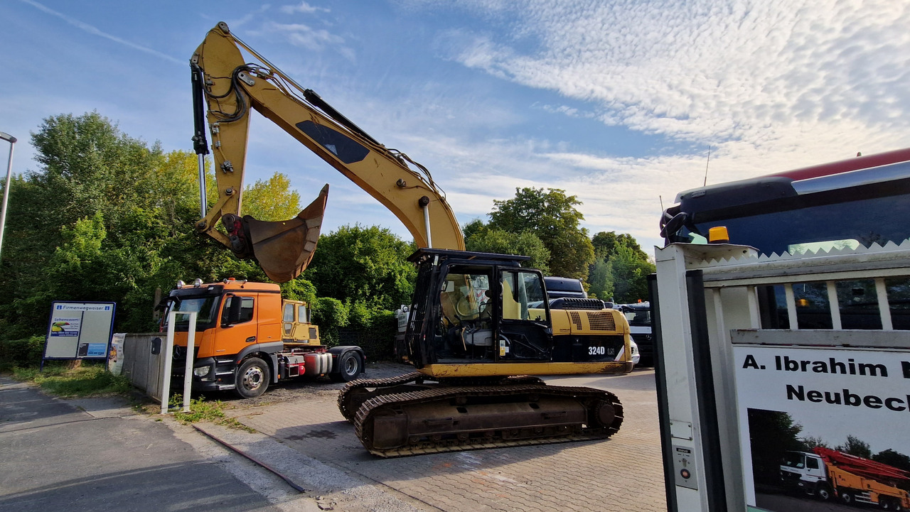 CAT 324 D Deutsche Maschine | Schnellwechsler | Löffel | Hammerhydraulik | 8016h original - Vikšrinis ekskavatorius: foto 1 CAT 324 D Deutsche Maschine | Schnellwechsler | Löffel | Hammerhydraulik | 8016h original - Vikšrinis ekskavatorius: foto 1