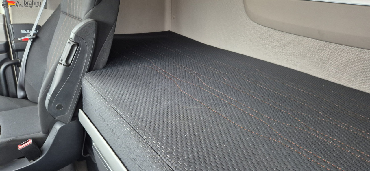 Daf XF 450 FAR Edscha Liftachse auch als Komplettzug !! - Tentinis sunkvežimis: foto 3 Daf XF 450 FAR Edscha Liftachse auch als Komplettzug !! - Tentinis sunkvežimis: foto 3