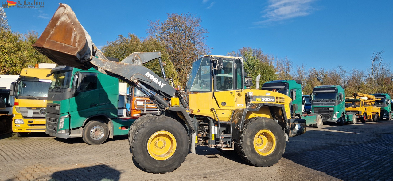 Komatsu WA 200 technisch ok. technische Wartung beim Komatsu Service - Ratinis krautuvas: foto 1 Komatsu WA 200 technisch ok. technische Wartung beim Komatsu Service - Ratinis krautuvas: foto 1