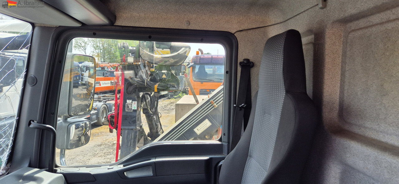 MAN TGL 8.150 4X2 BL Unfallschaden bedingt fahrbereit, Motor ok - Komercinis automobilis: foto 3 MAN TGL 8.150 4X2 BL Unfallschaden bedingt fahrbereit, Motor ok - Komercinis automobilis: foto 3